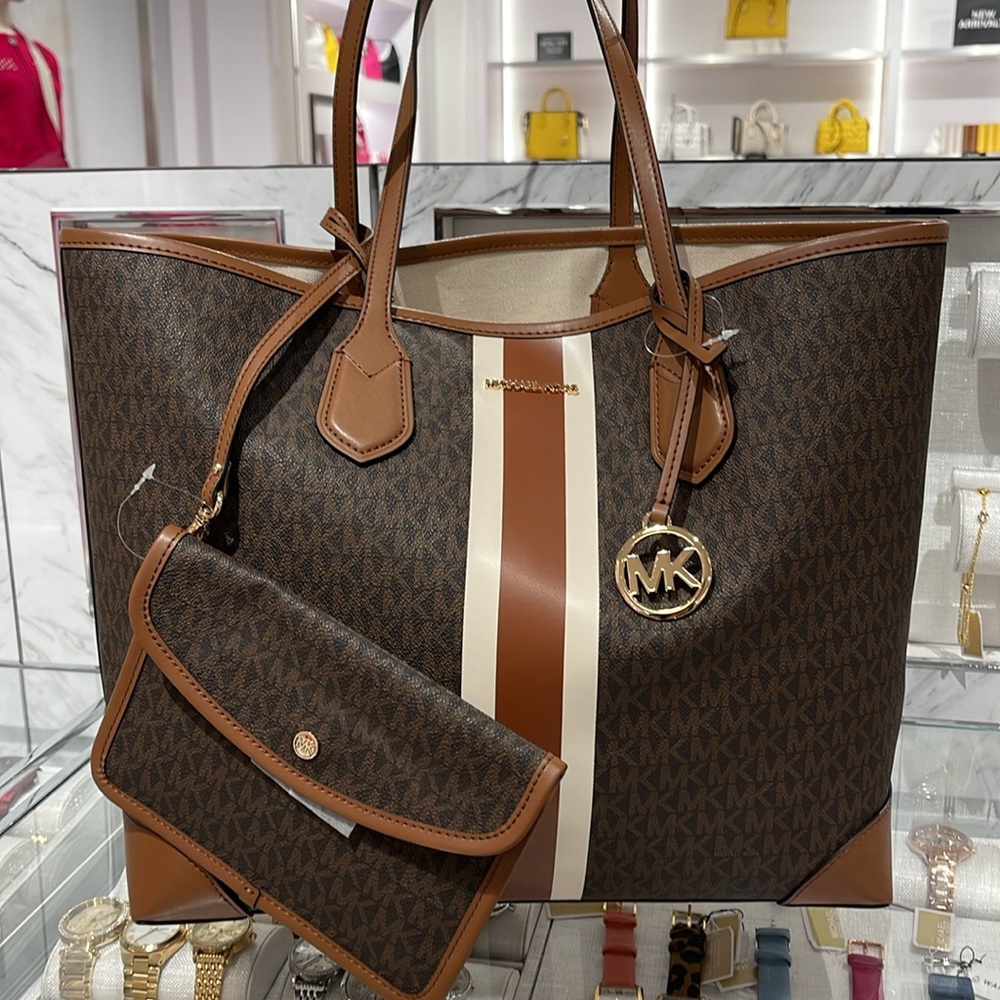 Michael Kors Eva Large Signature Logo Stripe Tote Bag
Brown 
NWT - Picture 11 of 16